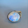Ring med regnbuemånesten og safir