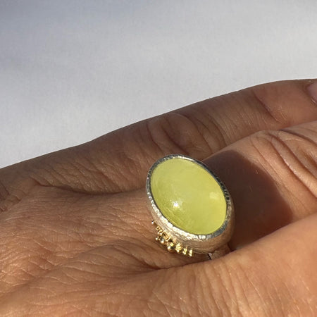 Bobbel ring med prehnit