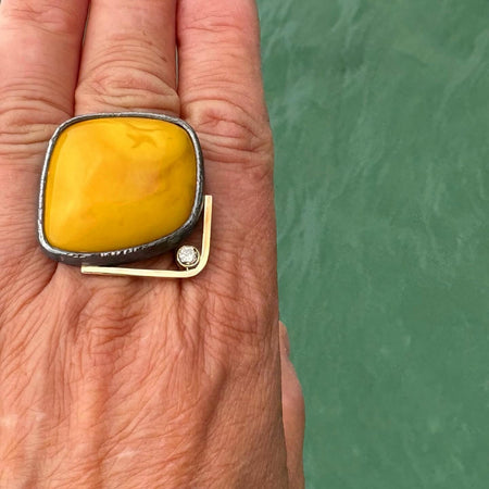 Ring med Rav og champagne diamant