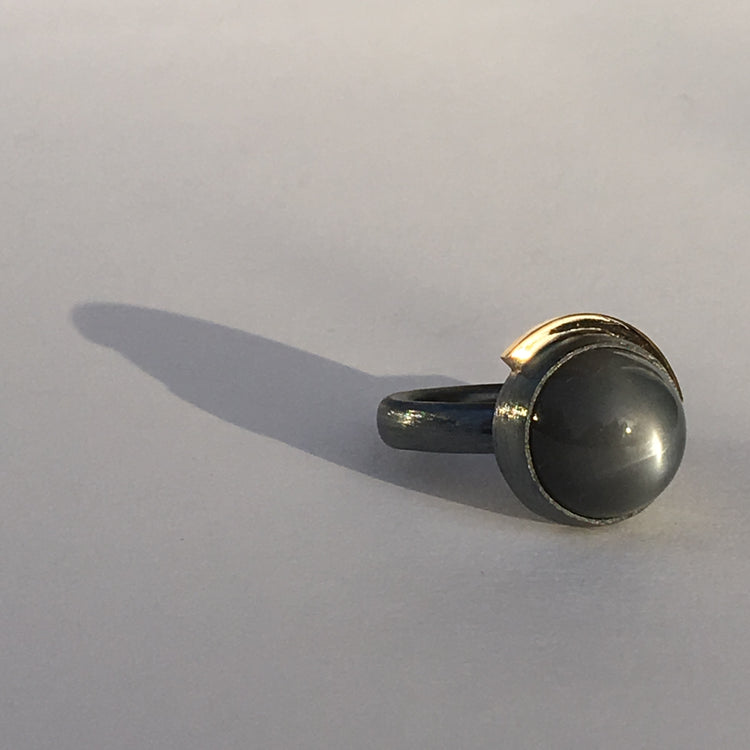 ring med grå månesten