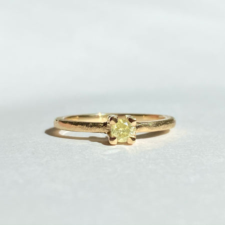 Ring m. naturlig gul diamant 0,16 carat