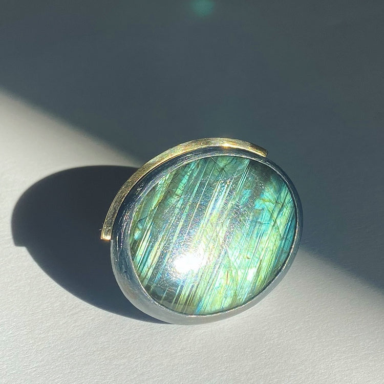 Full Moon ring med stor labradorit