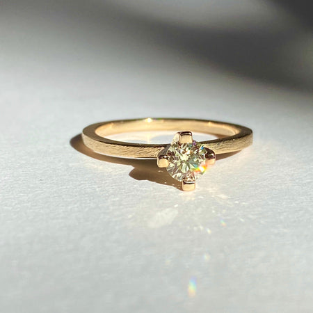 Ring m. naturlig gul diamant