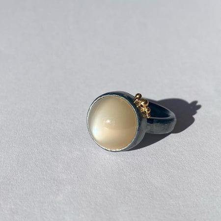Bobbel ring med månesten