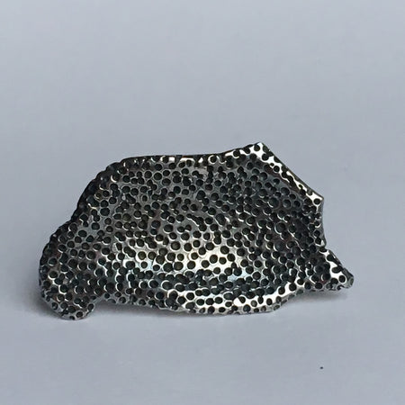 broche i oxyderet sølv
